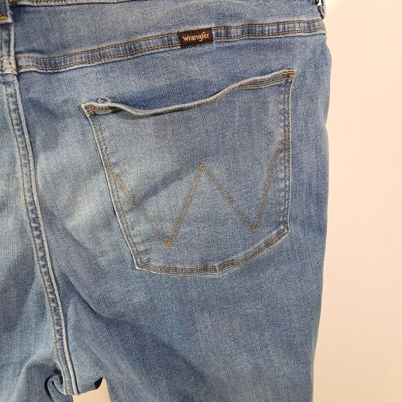 Wrangler High Rise True Straight Leg Jeans - Picture 5 of 10